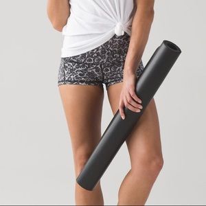 Lululemon Wunder Short 2” Size 10, Luxtreme